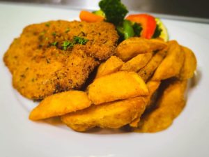 Breaded Chicken with Steamed Veg & Potato Wedges